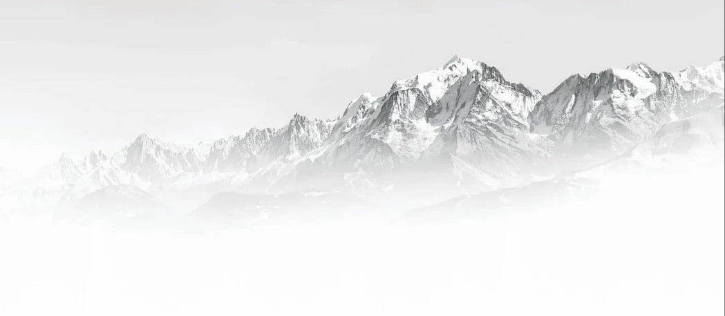 Tapete Büro Mont Blanc im Nebel schwarz & weiß
