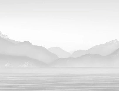 Tapete Annecy und sein friedlicher See schwarz und weiß