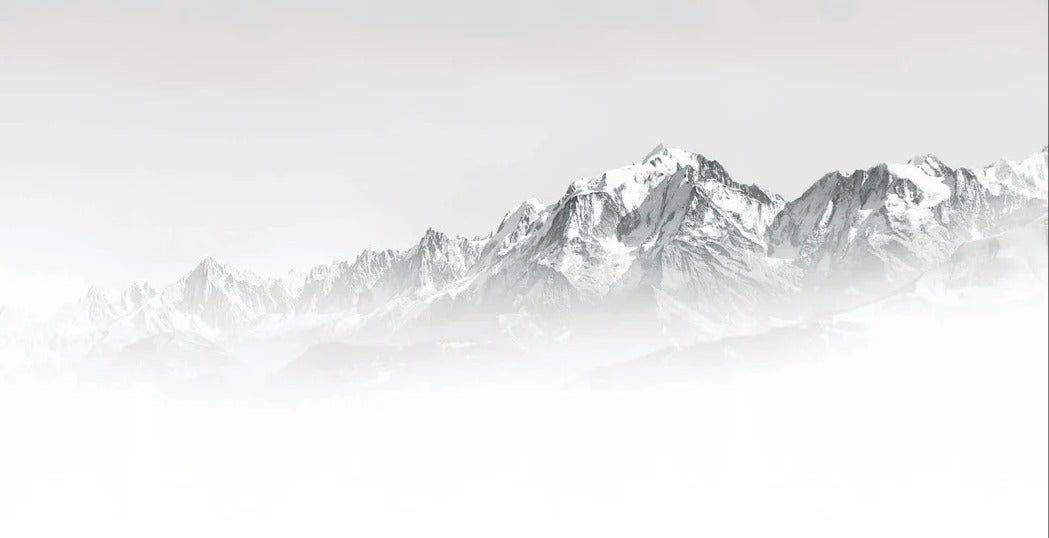 Tapete Mont Blanc im Nebel schwarz und weiß