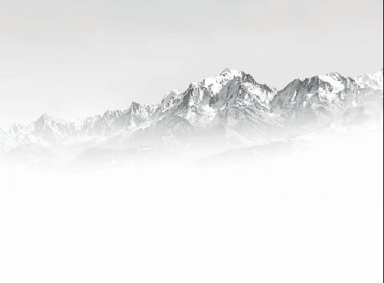 Tapete Mont Blanc im Nebel schwarz und weiß