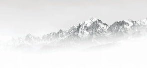 Tapete Mont Blanc im Nebel schwarz und weiß