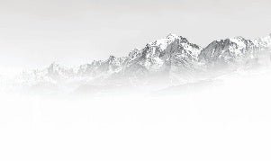 Tapete Mont Blanc im Nebel schwarz und weiß