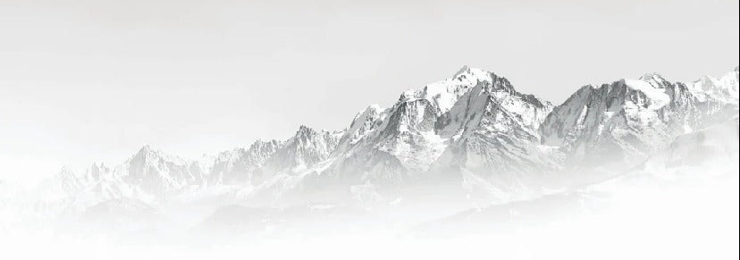 Tapete Mont Blanc im Nebel schwarz und weiß