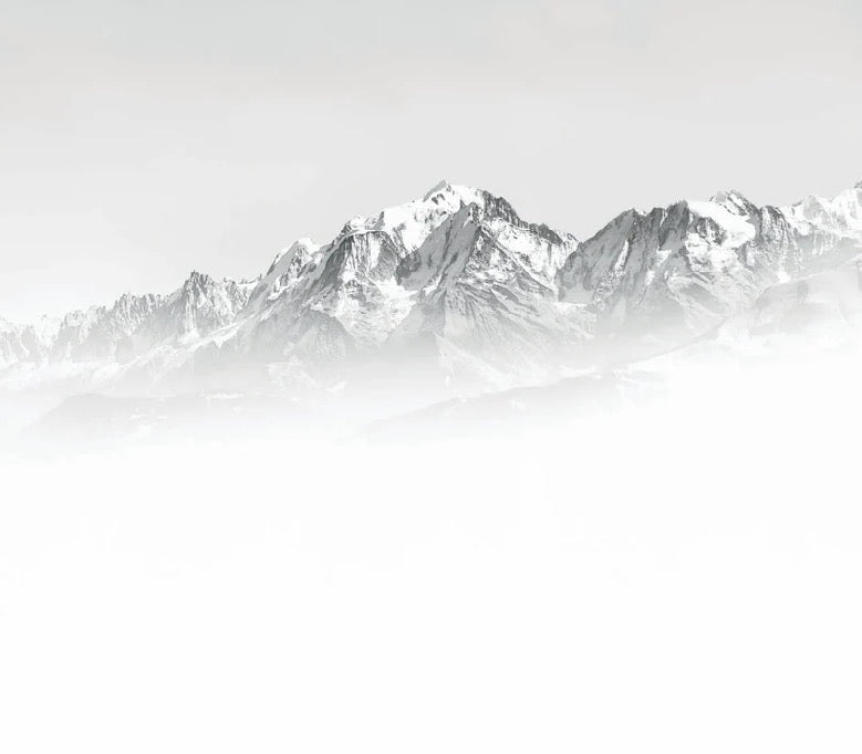 Tapete Mont Blanc im Nebel schwarz und weiß