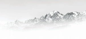 Tapete Mont Blanc im Nebel schwarz und weiß