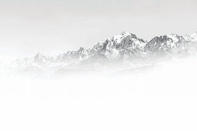 Tapete Mont Blanc im Nebel schwarz und weiß